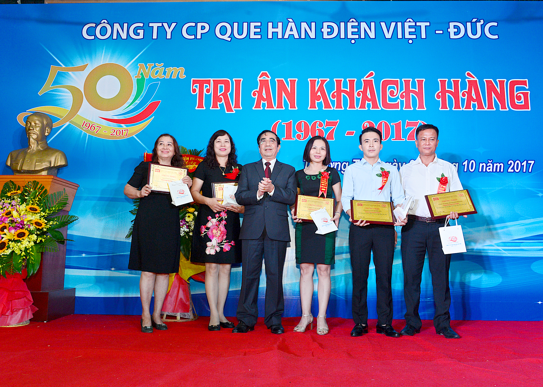 QHD tạm ứng cổ tức tiền mặt 20%