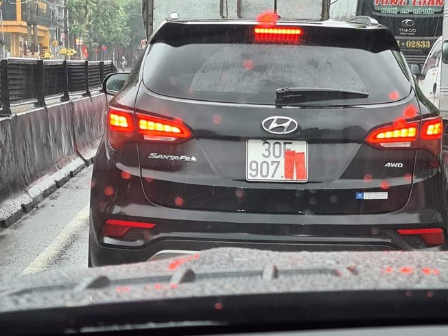 Đề xuất tăng mức phạt với hành vi che biển số trên đường