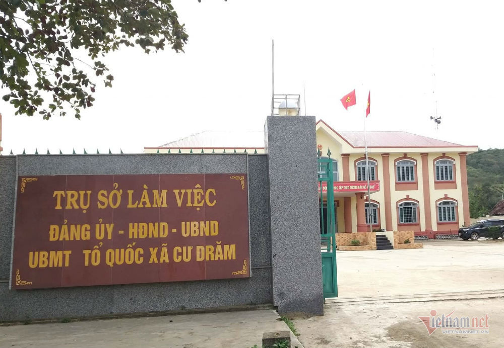 Đắk Lắk Bắt tạm giam Chủ tịch xã đem gỗ lậu đi bán và biếu cho cán bộ