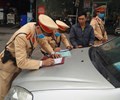 Những điều cần làm khi bị dán giấy phạt nguội lỗi dừng đỗ 