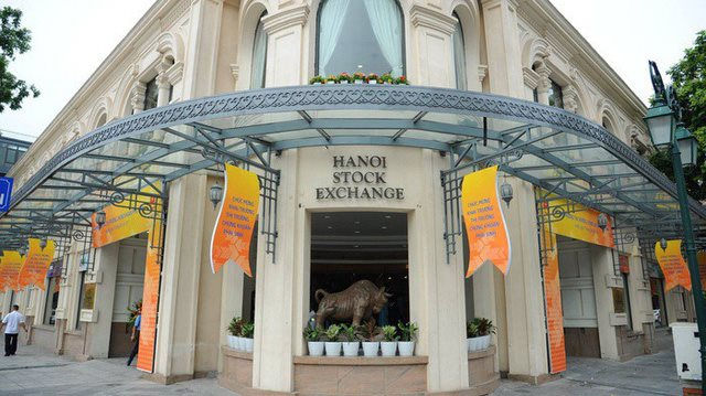 Doanh nghiệp dồn dập thoái vốn tháng cuối năm trên HNX