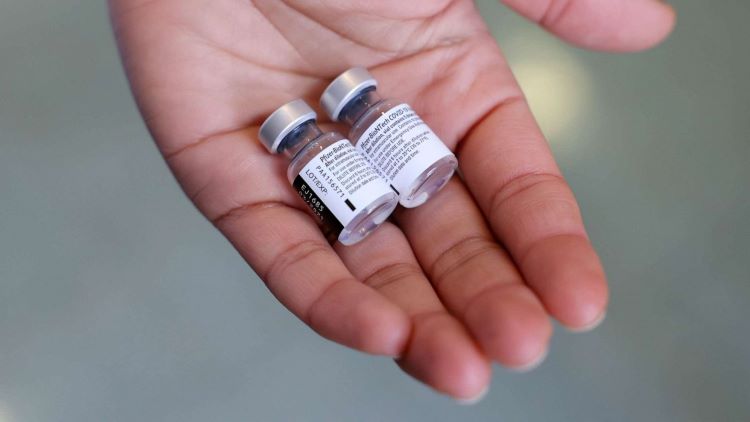 Y tá Mỹ dương tính với SARS-CoV-2 sau khi tiêm vaccine
