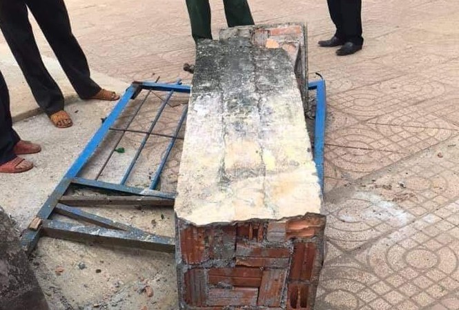 Đắk Lắk Cổng trường tiểu học đổ sập đè chết học sinh lớp 4