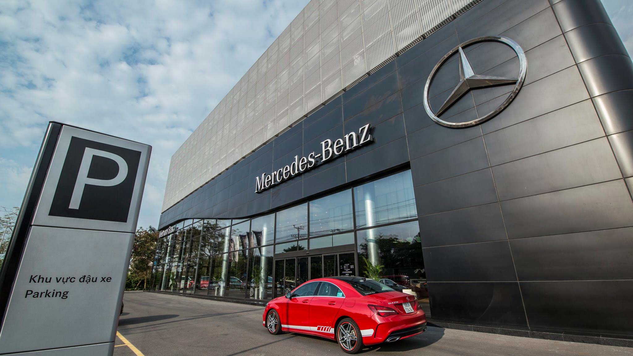 Mercedes-Benz bất ngờ tăng giá loạt xe tại Việt Nam