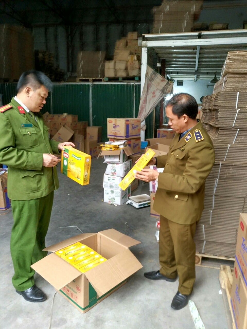 Thu giữ hơn 3 tấn bánh quy Thổ Nhĩ Kỳ hết date được ‘gia hạn sử dụng’