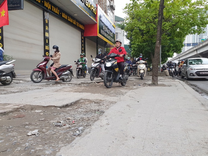 Hà Nội sẽ xử lý nghiêm phương tiện đi lên vỉa hè