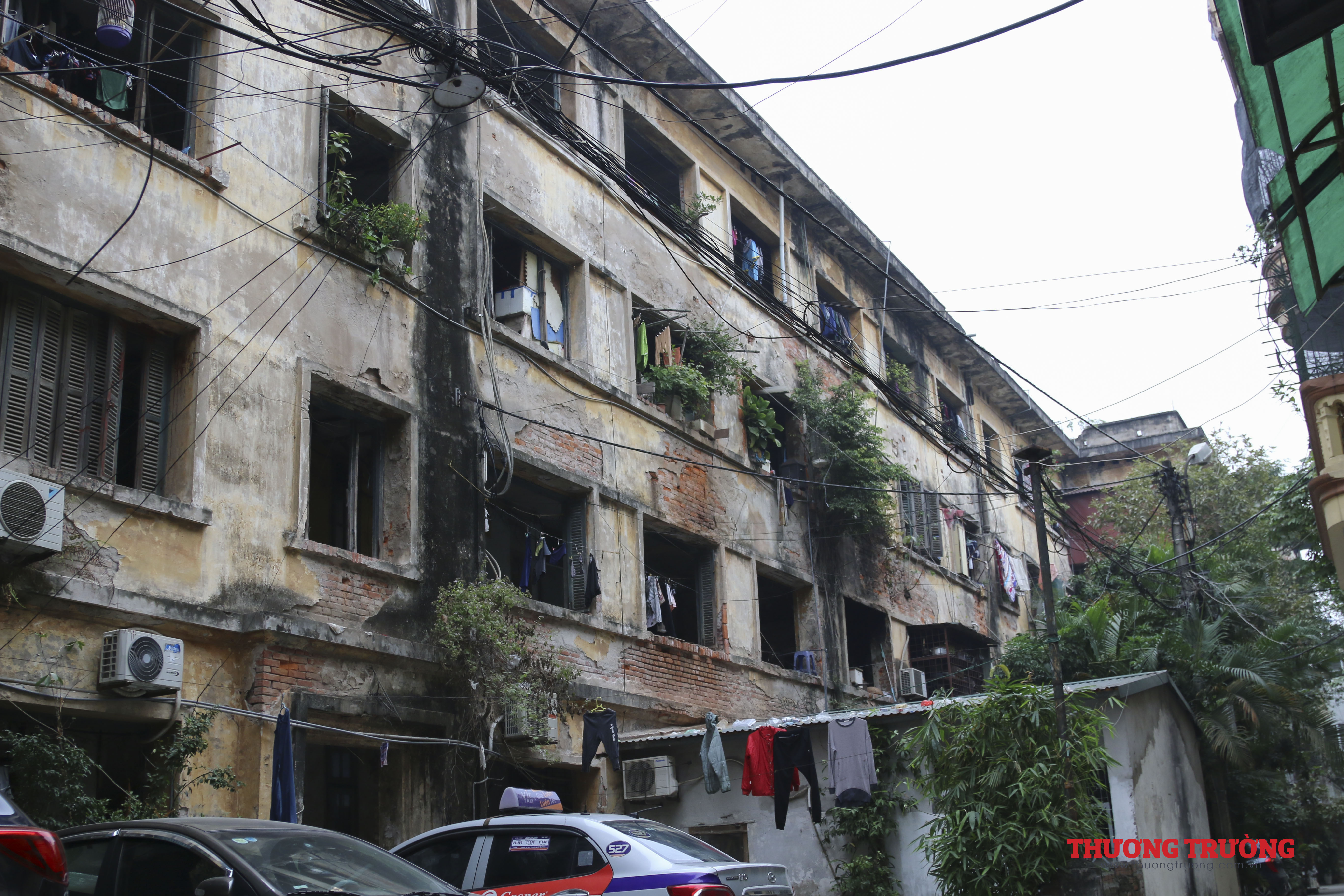 Khu tập thể trường Đại học Kinh tế - Quốc dân xập xệ, xuống cấp nghiêm trọng giữa lòng Thủ đô