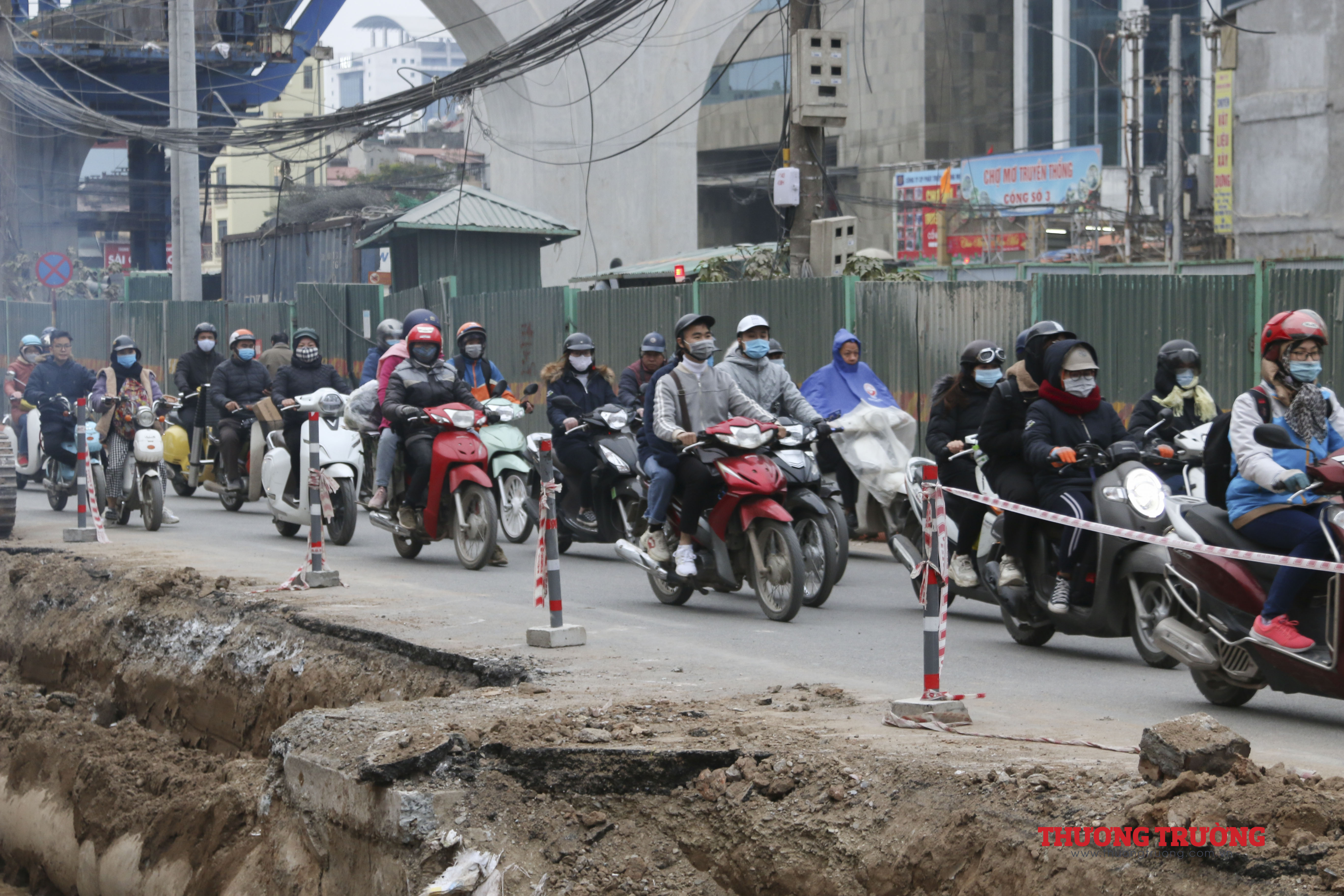 Người dân Thủ đô vất vả lưu thông qua đại công trường vành đai 2