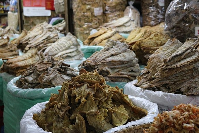 Thực phẩm khô tăng giá mạnh trước Tết