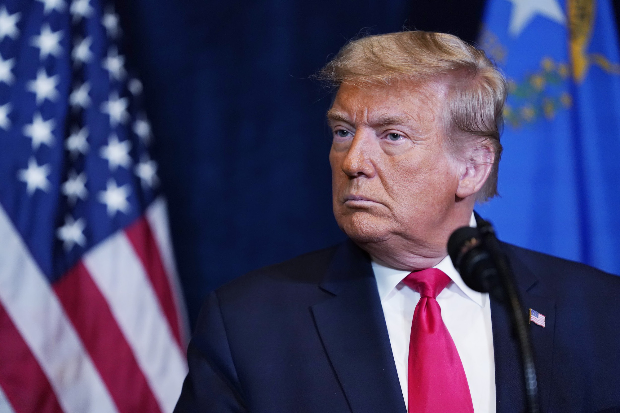 Tổng thống Donald Trump ký sắc lệnh siết chặt hạn chế đầu tư vào Trung Quốc