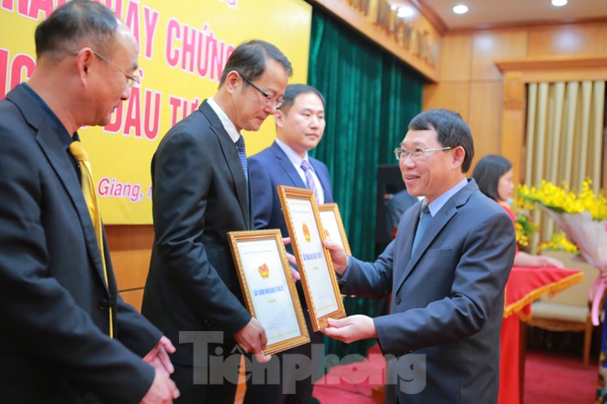 UBND tỉnh Bắc Giang trao giấy chứng nhận cho 4 dự án đầu tư nước ngoài với tổng giá trị 570 triệu USD