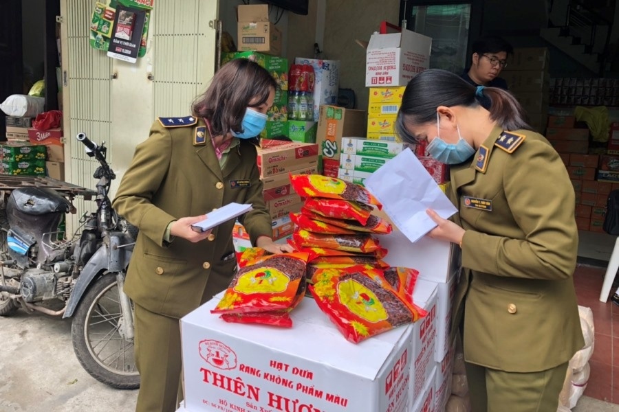 Đà Nẵng Tạm giữ 350 bao, gói hạt dưa có dấu hiệu giả mạo nhãn hiệu