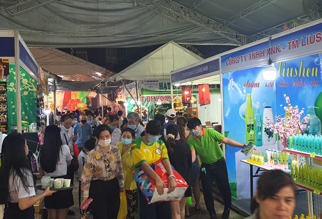 Hơn 200 gian hàng quy tụ tại Hội chợ Xuân Tân Sửu quận Tân Bình