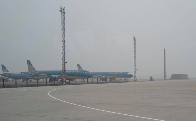 Sương mù dày đặc tại sân bay Nội Bài gây ảnh hưởng tới nhiều chuyến bay 