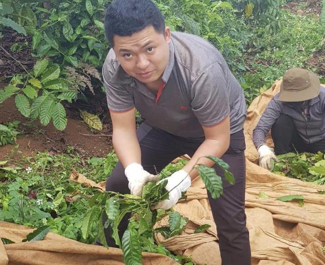 Xe khách Đắk Lắk ế thê thảm, tài xế nghỉ việc đi hái cà phê thuê