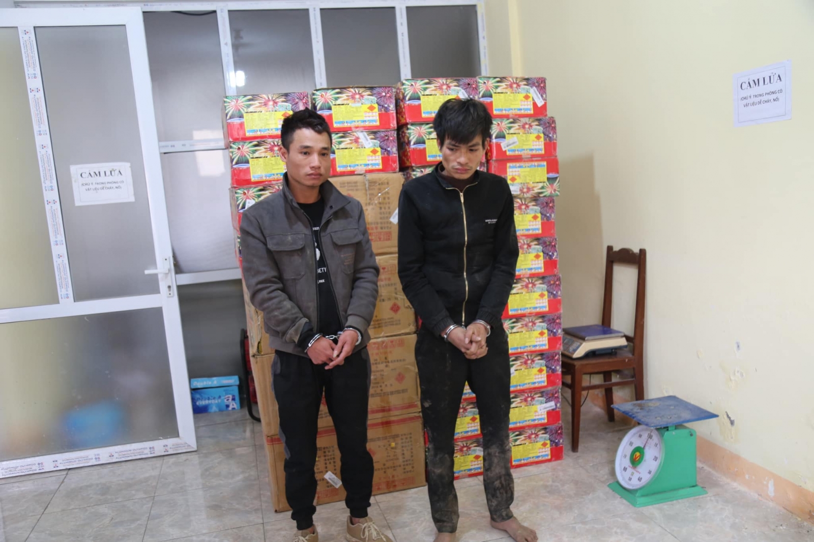 Bắt hai đối tượng mua bán, vận chuyển gần nửa tấn pháo về Vĩnh Phúc tiêu thụ