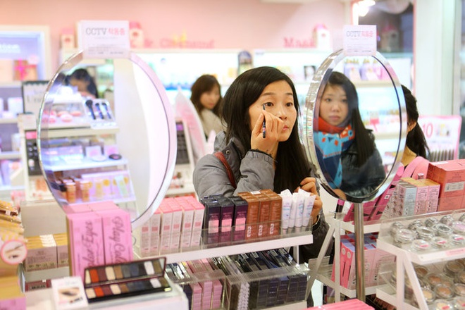 Hàn Quốc Mỹ phẩm ế ẩm khi phụ nữ không còn nhu cầu trang điểm
