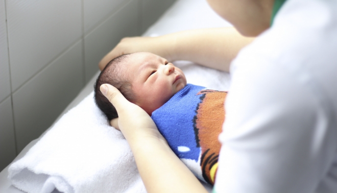 Thưởng tiền cho phụ nữ sinh đủ hai con trước 35 tuổi