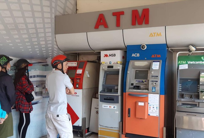 Không để ATM hết tiền những ngày cao điểm cuối năm