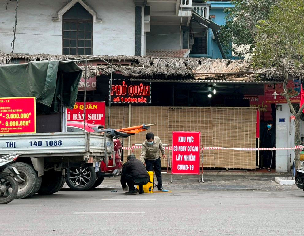 Phạt 15 triệu đồng và đình chỉ kinh doanh quán phở ở Hạ Long không chấp hành quy định phòng, chống dịch