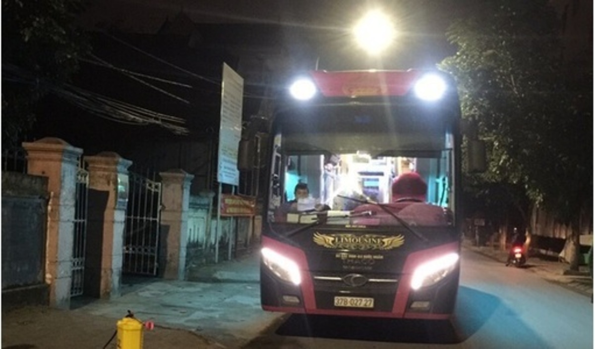 Nghệ An Phong tỏa xe chở 22 sinh viên FPT để phân loại cách ly