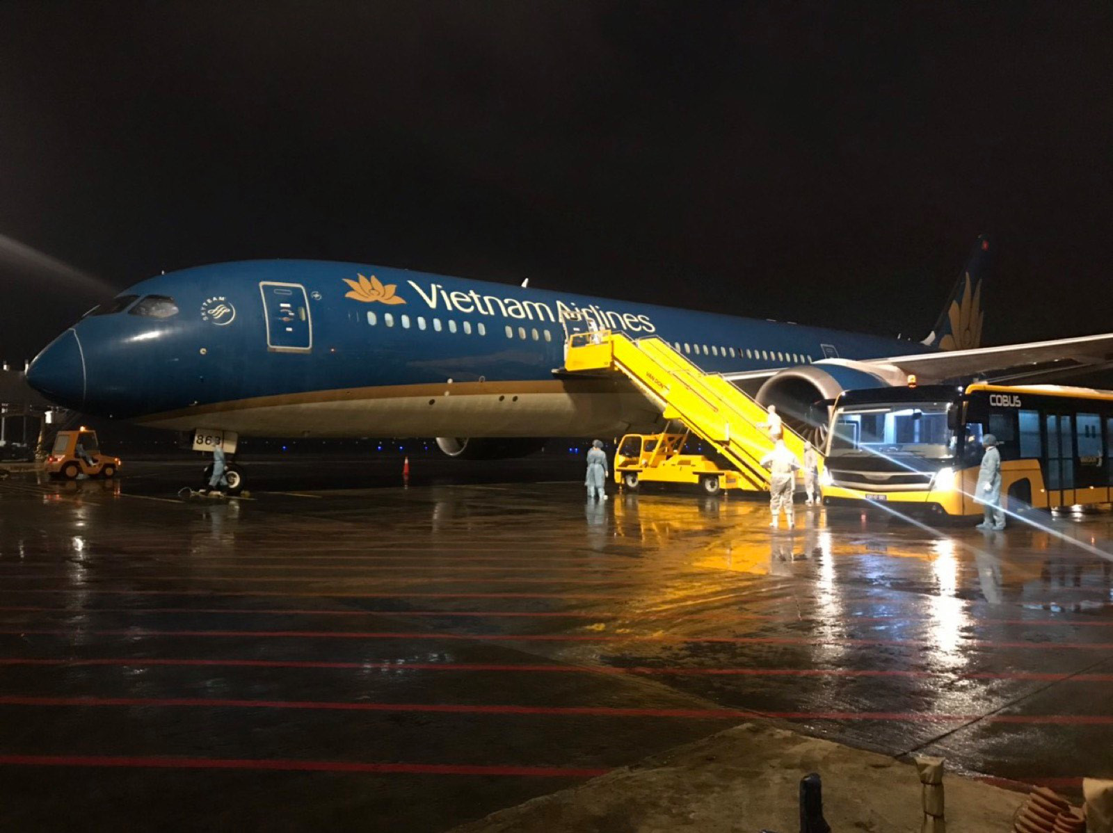 Sân bay Tân Sơn Nhất tăng cường bay đêm phục vụ cao điểm Tết 