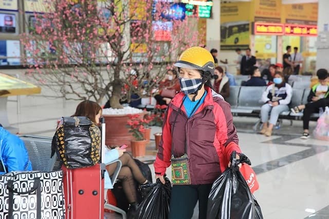 Kêu gọi người lao động cân nhắc kỹ việc về quê ăn Tết