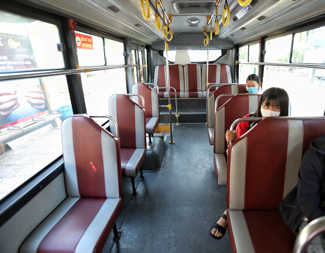 Hà Nội dự kiến giảm 50% số khách trên xe buýt phòng chống COVID-19