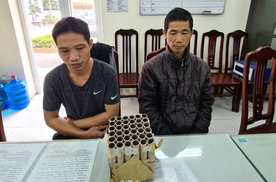 Hà Nội Xử phạt 3,5 triệu 2 anh em đốt pháo hoa nổ