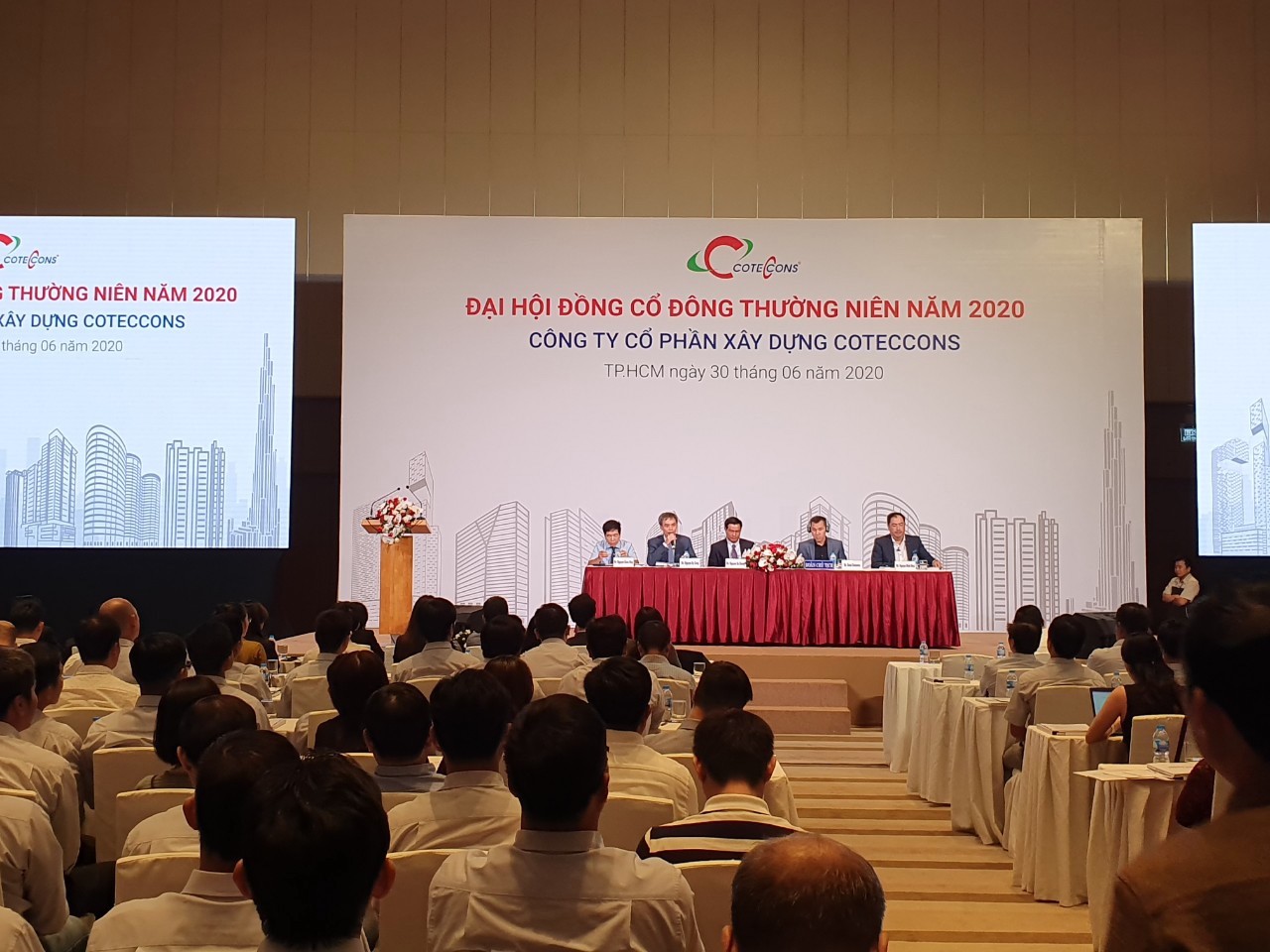 Công ty con của Coteccons đã bán 22.5 triệu cổ phiếu IDC sau 1.5 tháng nắm giữ