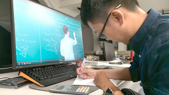 Nhiều địa phương lùi thời gian đến trường, học trực tuyến sau Tết