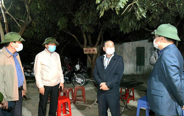 Đoàn công tác của Ban Chỉ đạo phòng, chống dịch bệnh Covid-19 huyện kiểm tra, động viên các lực lượng làm nhiệm vụ tại các chốt kiểm soát dịch bệnh