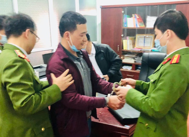 Bắt tạm giam hiệu trưởng chiếm đoạt tiền bảo hiểm của giáo viên, học sinh