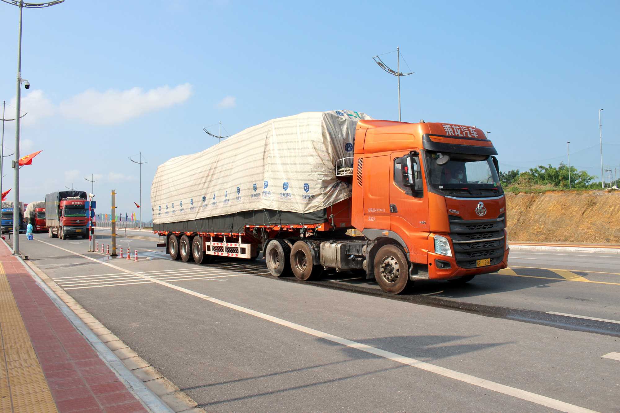 Quảng Ninh Thông quan gần 5.000 tấn hàng hóa xuất nhập khẩu