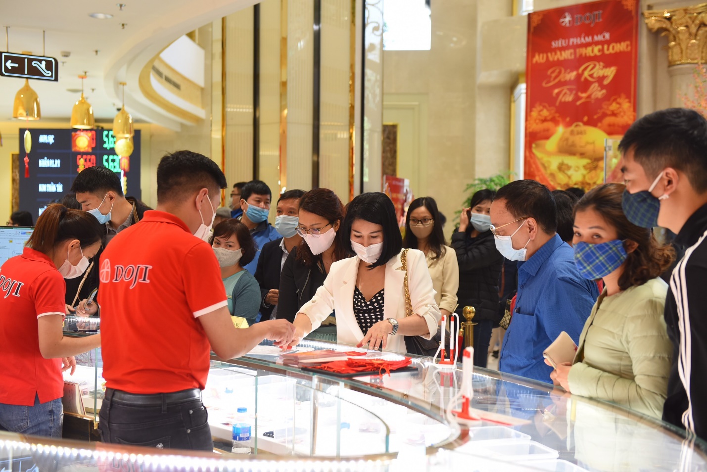 Ngày hội Vàng của DOJI hút khách hàng với trên 300.000 sản phẩm bán ra