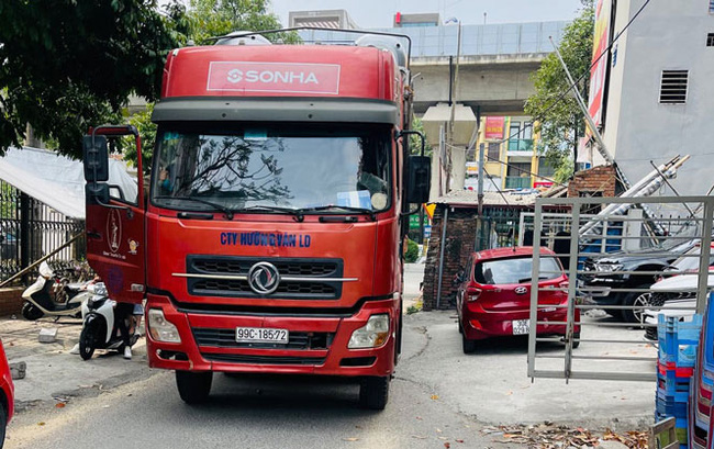 Phạt 17 triệu, tước bằng lái 7 tháng đối với tài xế xe tải chạy lùi trên cao tốc