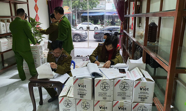 Hà Nội Phát hiện hơn 800 chai thực phẩm BVSK Nhất Tử Hoàng Đế kém chất lượng