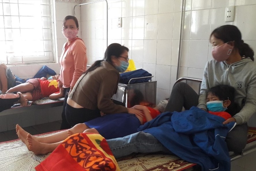 Quảng Trị Sau bữa ăn trưa hàng loạt học sinh Trường Tiểu học Vĩnh Thủy phải nhập viện