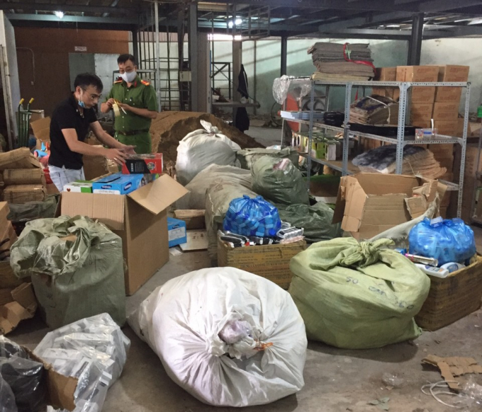 Đà Nẵng Triệt phá kho hàng gia dụng ngoại không rõ nguồn gốc xuất xứ
