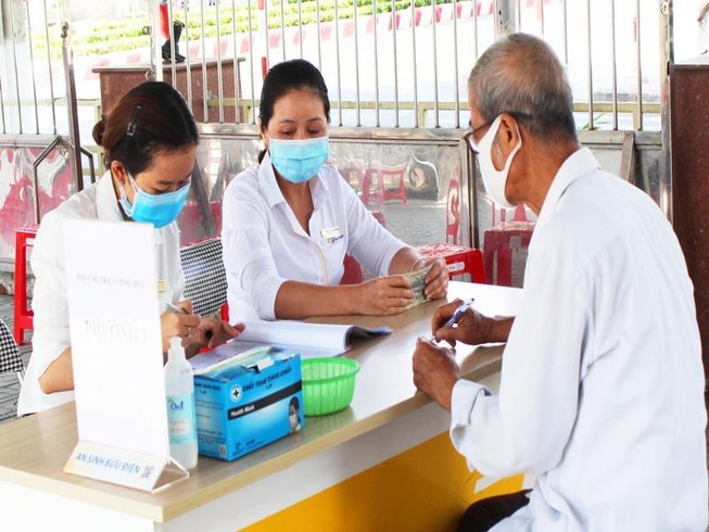 Gộp chi trả lương hưu, trợ cấp BHXH tháng 3, 4 tại 13 địa phương có ca bệnh Covid-19