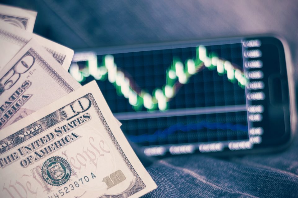 Tiền ào ạt chảy vào Forex rủi ro chờ đón nhà đầu tư