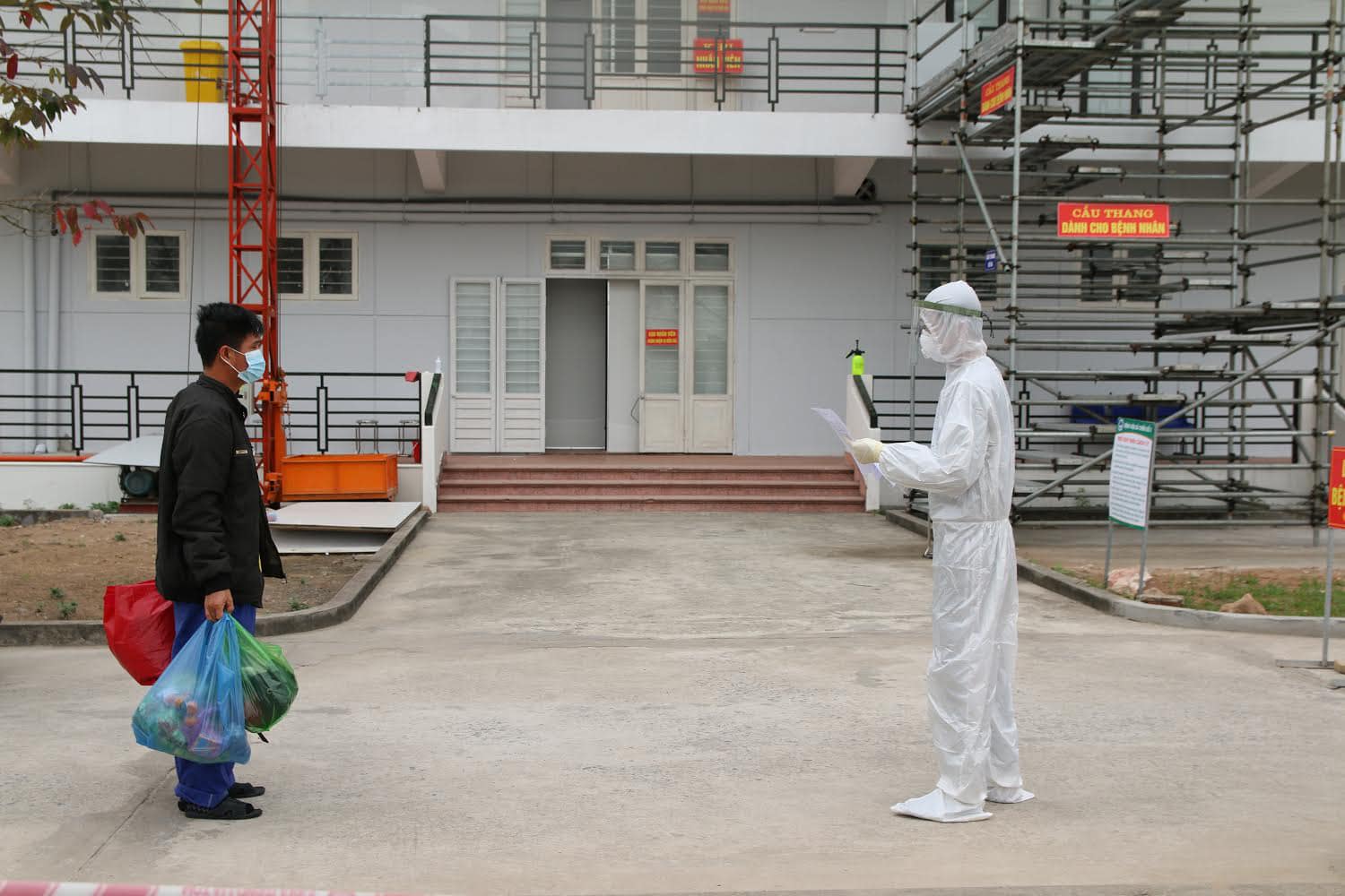 Bệnh viện dã chiến số 3 Hải Dương tiếp nhận bệnh nhân đầu tiên