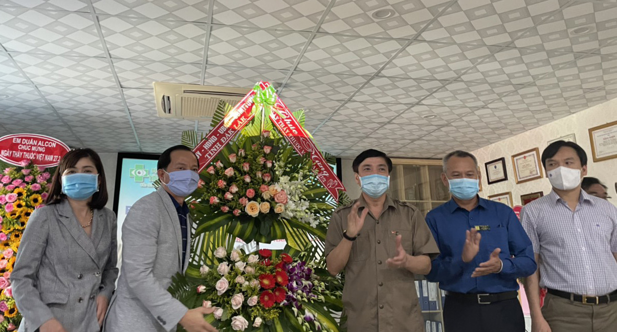 Bí thư Đắk Lắk động viên y, bác sĩ ngày Thầy thuốc Việt Nam