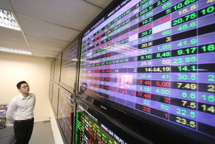 Chuyển một số cổ phiếu niêm yết HoSE sang HNX để giảm đơ, nghẽn