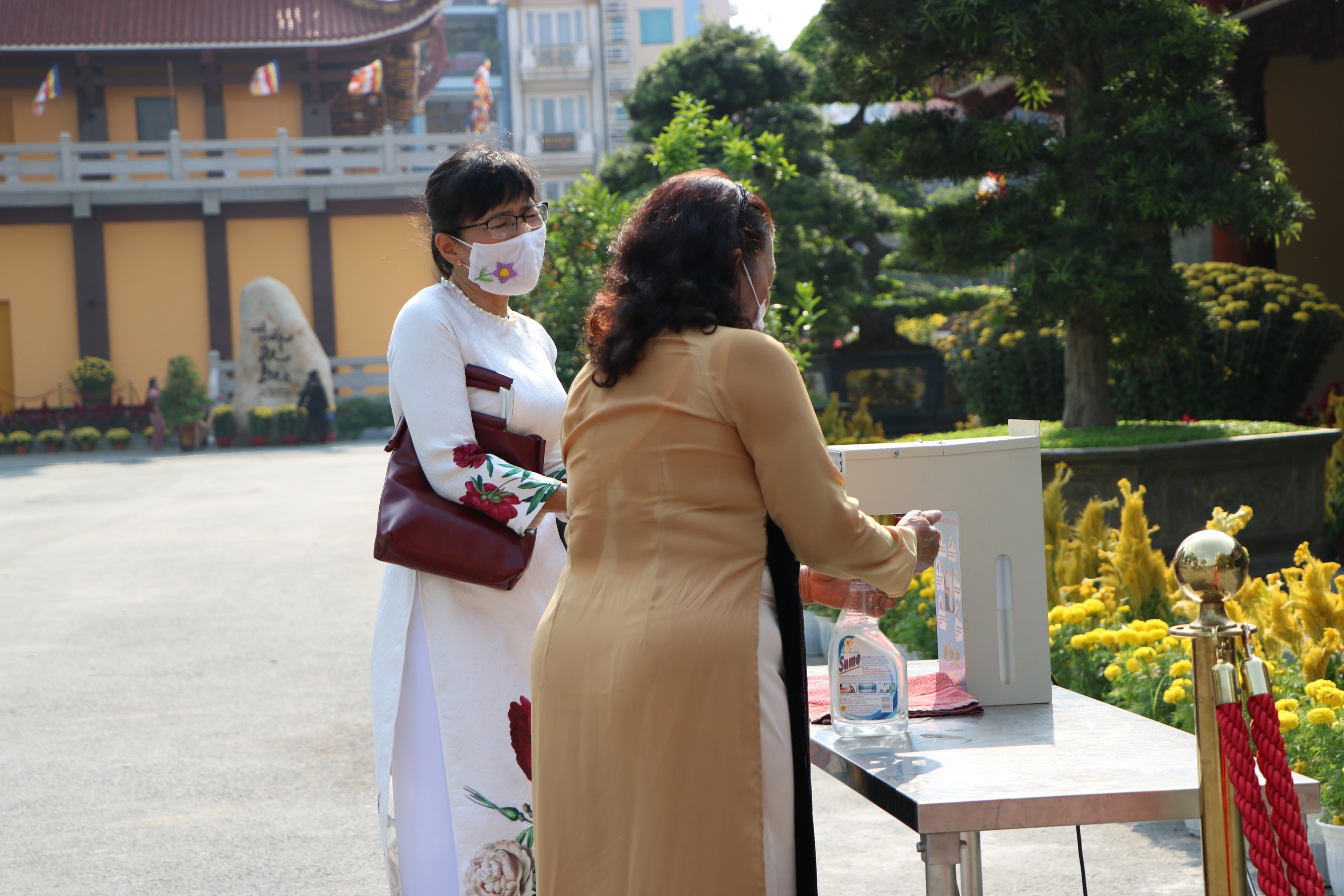 TP. HCM Ngày rằm tháng Giêng vắng lặng, người dân hạn chế đi chùa vì dịch Covid - 19