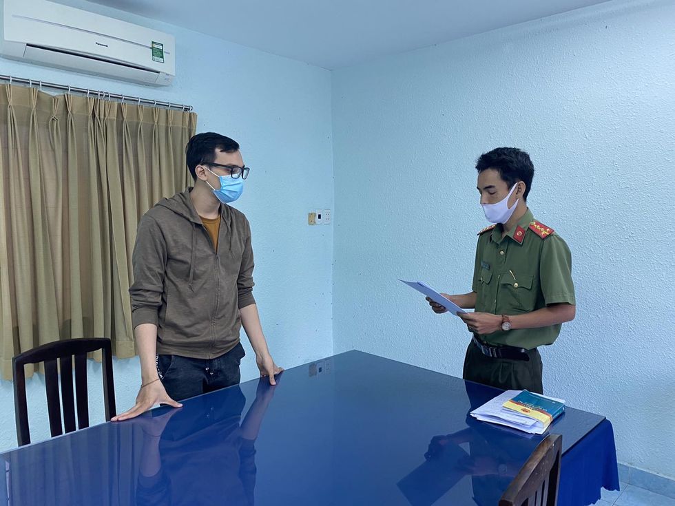 Đề nghị truy tố nam tiếp viên hàng không làm lây dịch bệnh COVID-19