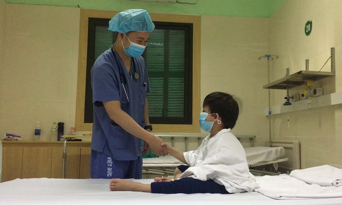 Bệnh nhi nhỏ tuổi nhất Việt Nam được ghép tim thành công