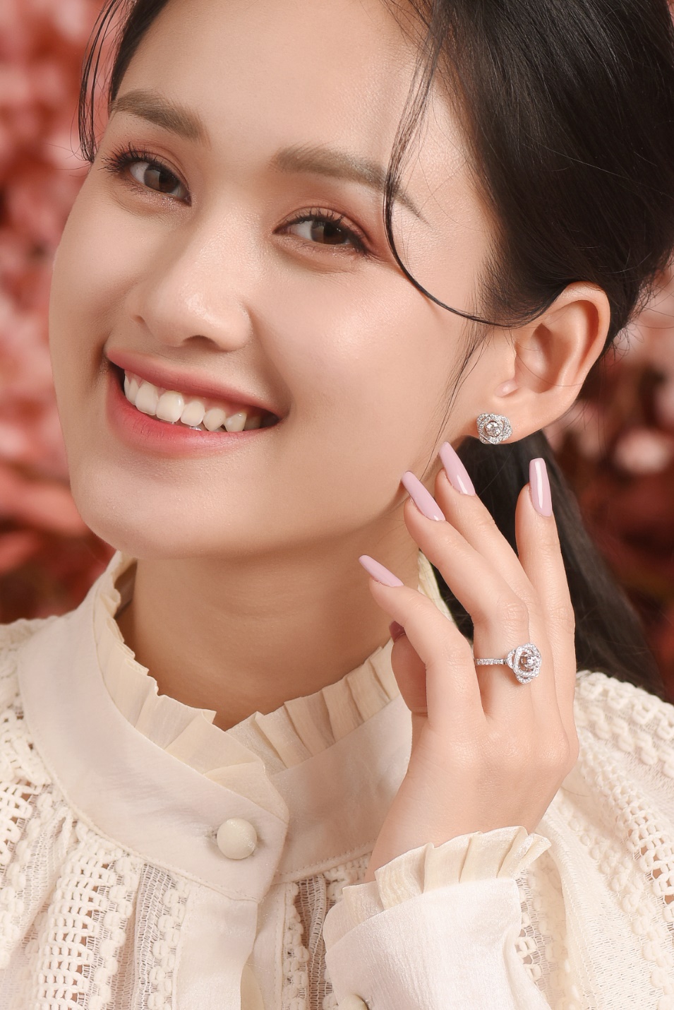 DOJI ra mắt Bộ sưu tập trang sức cao cấp “Blooming Rose” dịp 83