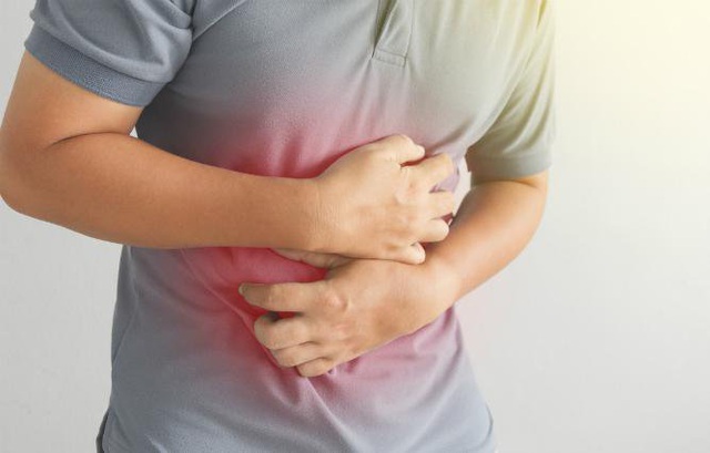 Thủng dạ dày do uống thuốc nam điều trị đau cột sống dài ngày