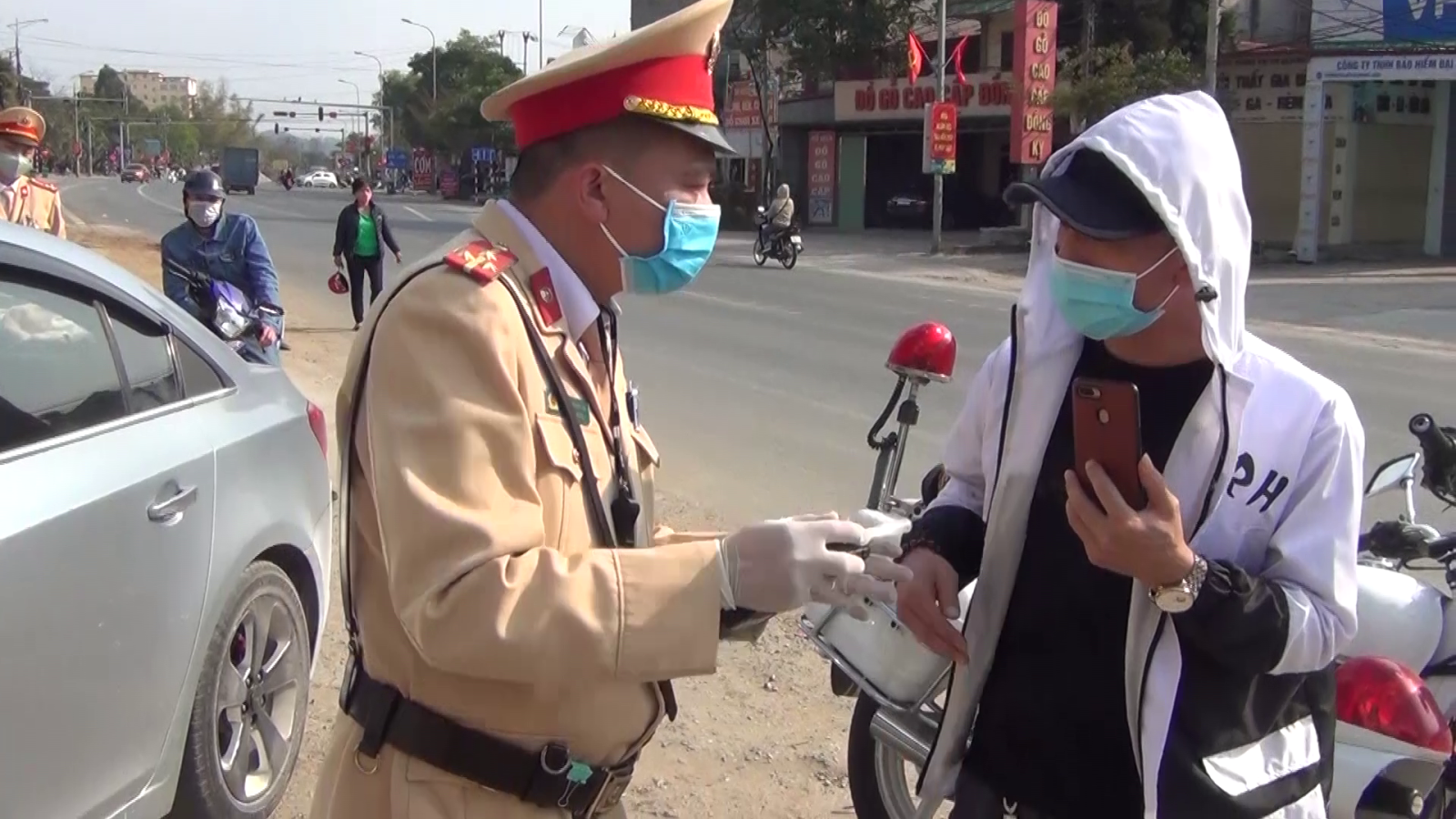 Livestream việc kiểm tra nồng độ cồn, tài xế bị phạt hơn 40 triệu